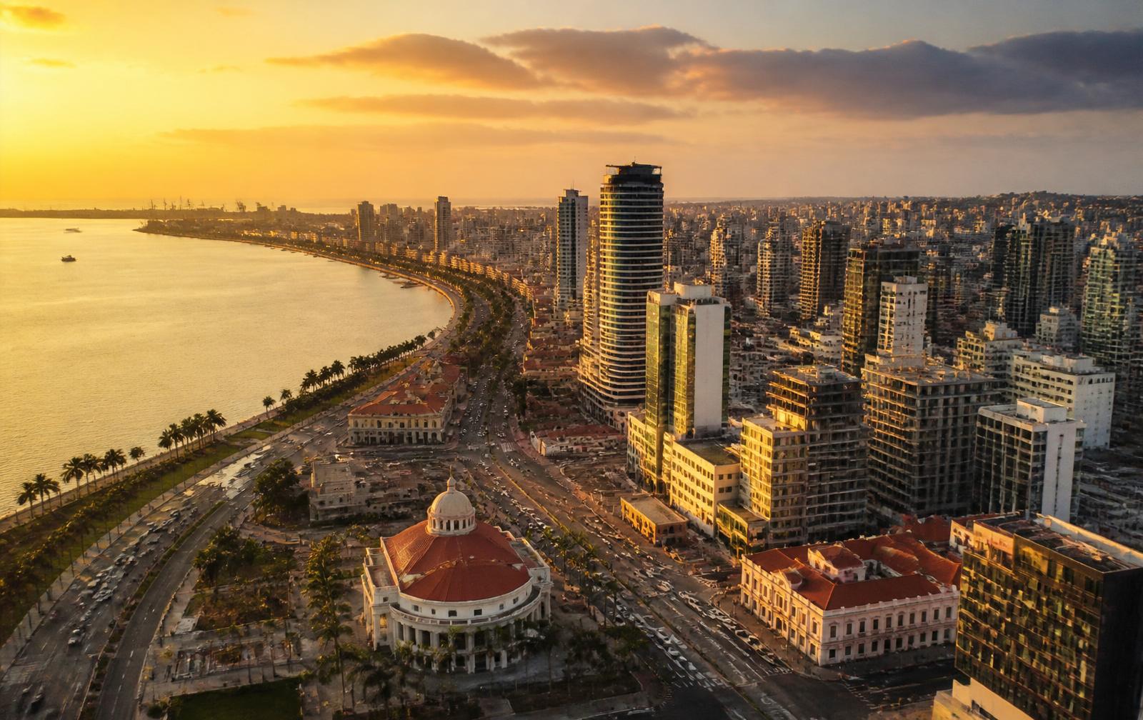Skyline de Luanda ao entardecer